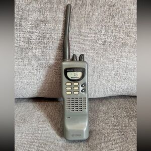 Uniden HH955 Portable VHF Marine Radio -
5 Watts (Tested)